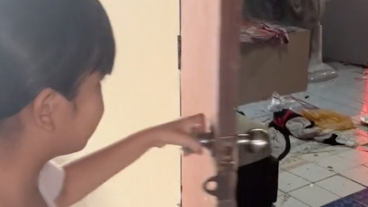 คลิปไวรัล พี่สาวประกาศหาเมียให้น้องชาย พาทัวร์ห้องนอนชัดๆ ทำเอาตาค้าง