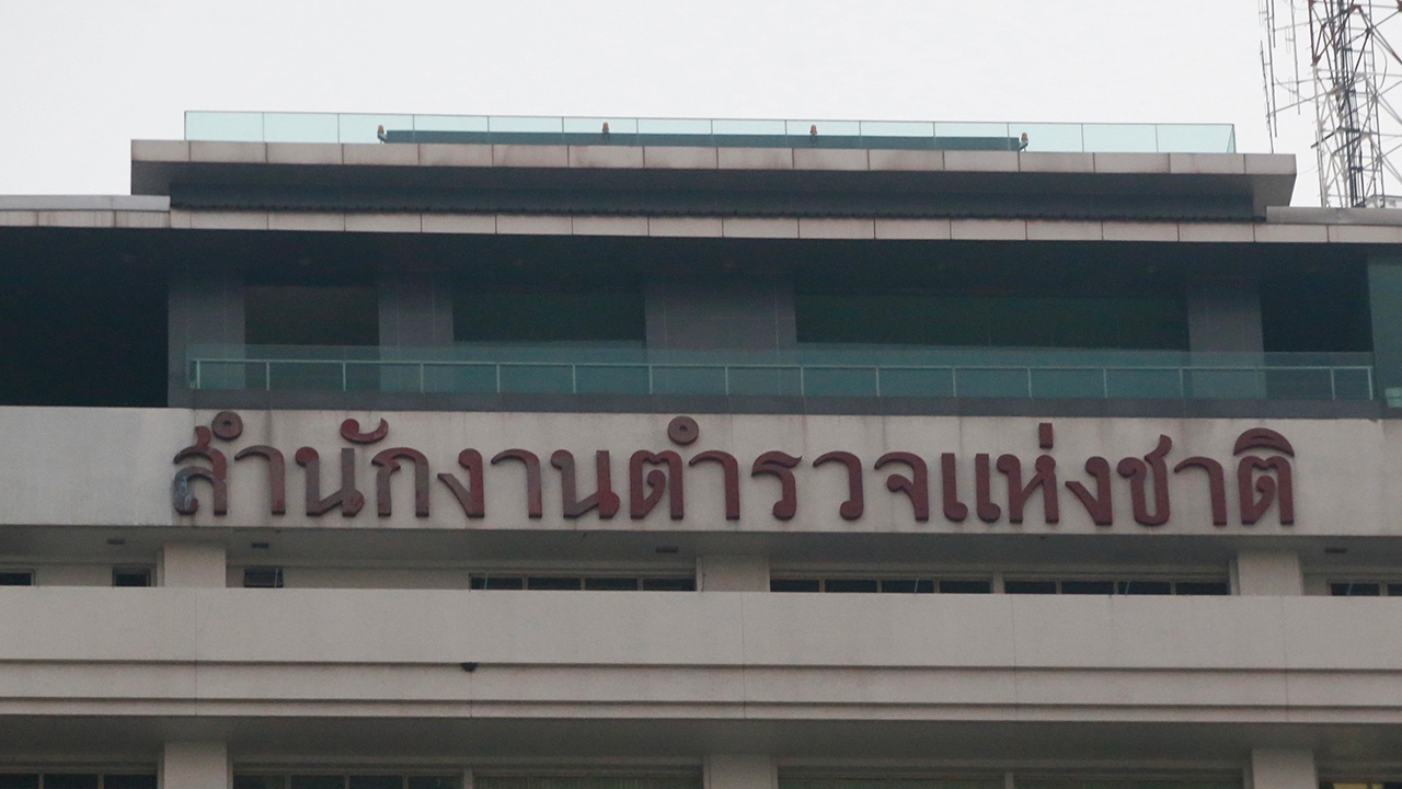 กระเบื้องจะเฟื่องฟูลอย น้ำเต้าน้อยจะถอยจม