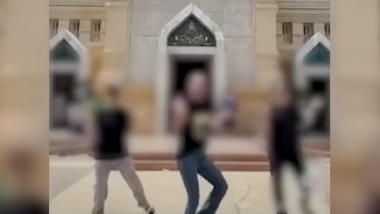 ดราม่าเจ้าของเพลง "โอมจงรวย" เต้นหน้าองค์พระเจดีย์ ล่าสุดขอโทษแล้ว