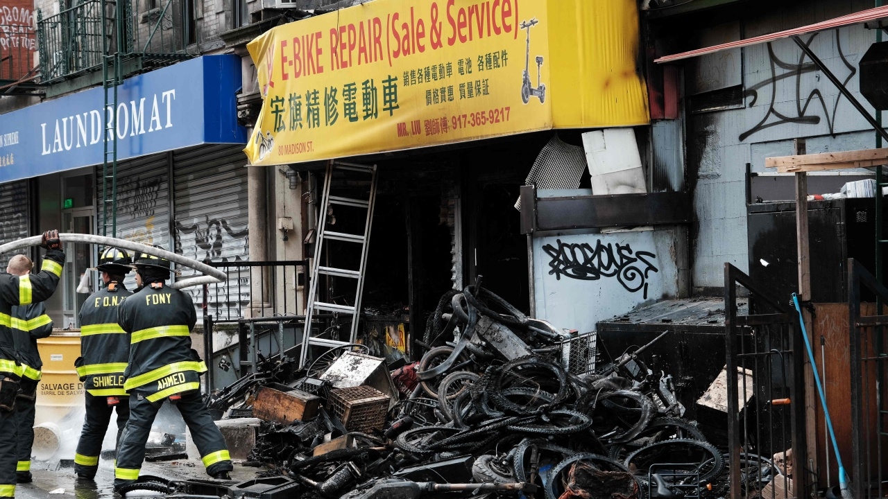 ไฟไหม้ร้านซ่อมจักรยานไฟฟ้านิวยอร์ก ดับสลด 4 ศพ