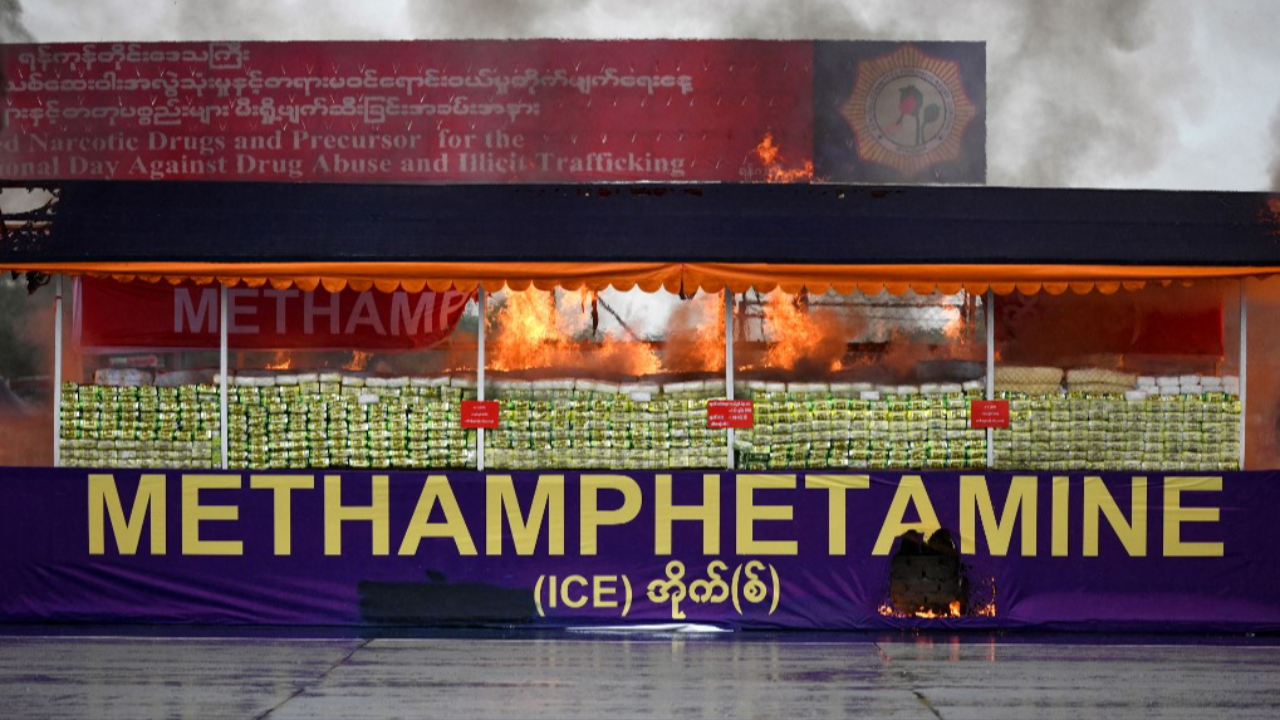 เมียนมาเผา ทำลายยาเสพติดครั้งใหญ่ มูลค่ากว่า 15,000 ล้านบาท