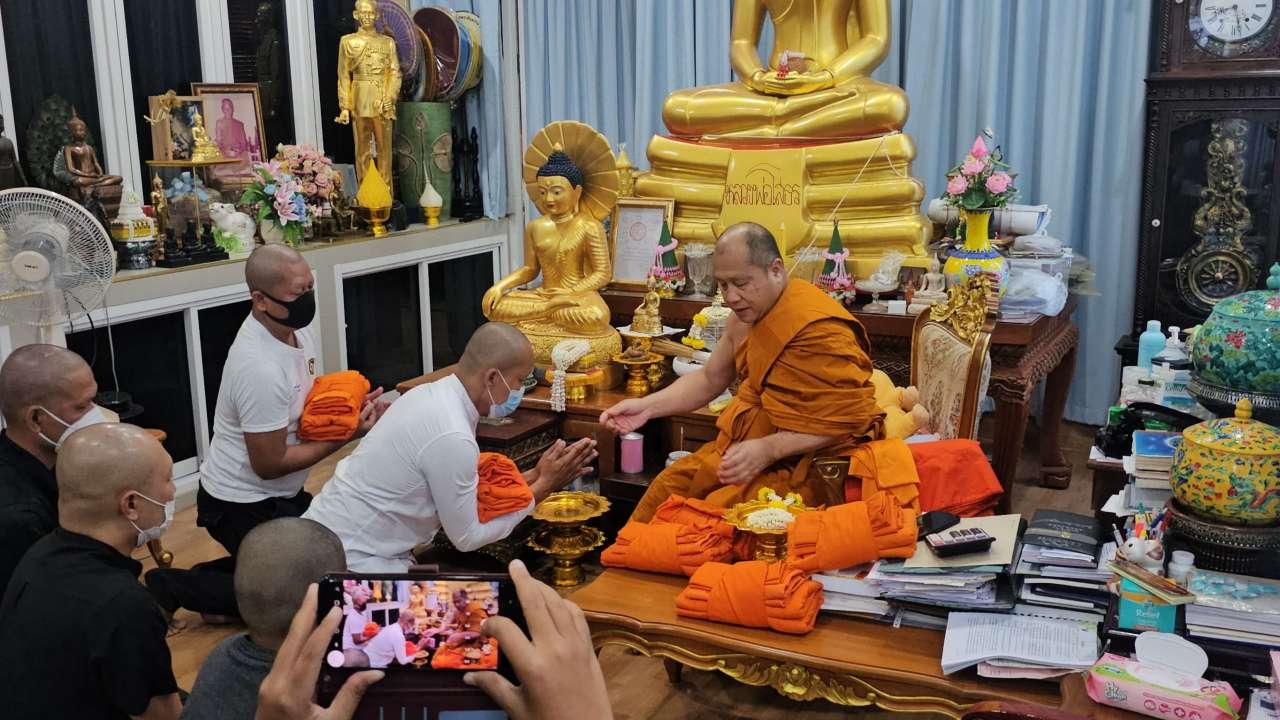 ครูฝึกสาธิตขอบวชหน้าไฟให้ "น้องเบนซ์" ยันขอทำประโยชน์เพื่อ ปชช. ต่อไป