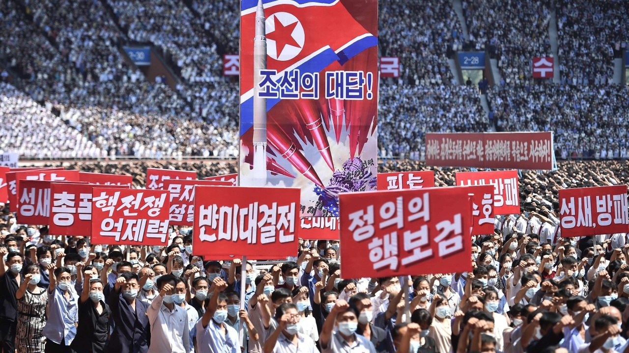 เกาหลีเหนือจัดการชุมนุมประณามสหรัฐฯ เตือนสงครามนิวเคลียร์