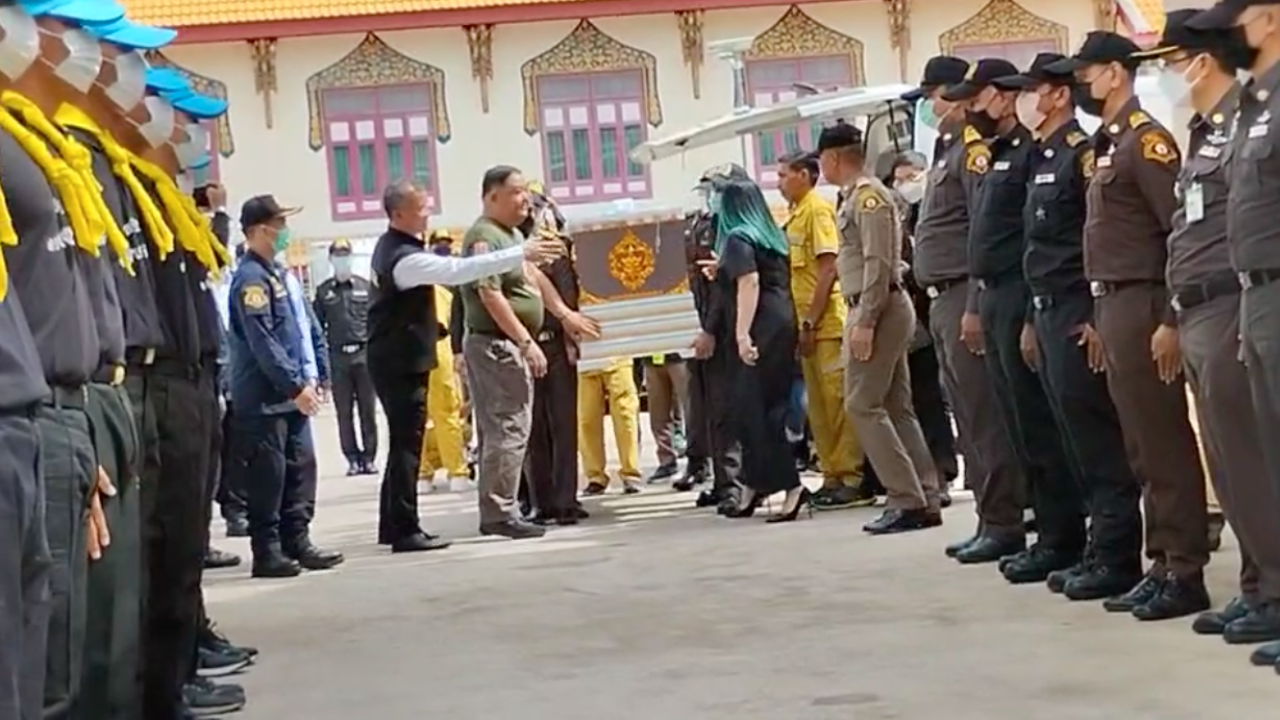 ทรงรับ "น้องเบนซ์" ไว้ในพระบรมราชานุเคราะห์ พร้อมพระราชทานน้ำหลวงอาบศพ 