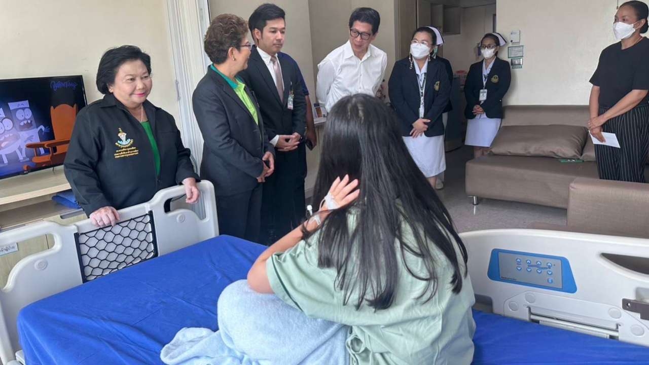 ปธ.สภา กทม. เยี่ยม 5 นร.บาดเจ็บถังดับเพลิงระเบิด ยังช็อกต่อเหตุการณ์