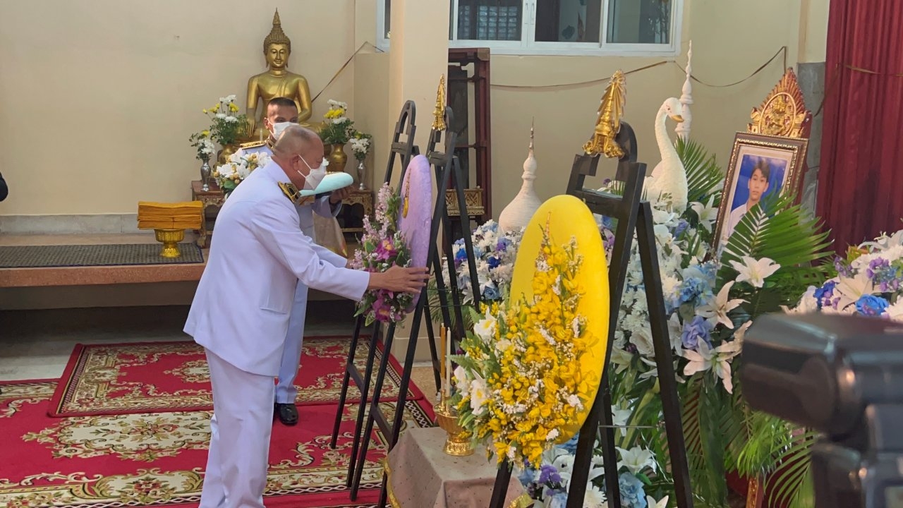 พระราชทานน้ำหลวงอาบศพ "น้องเบนซ์" เหยื่อถังดับเพลิงระเบิด ที่วัดแค นางเลิ้ง