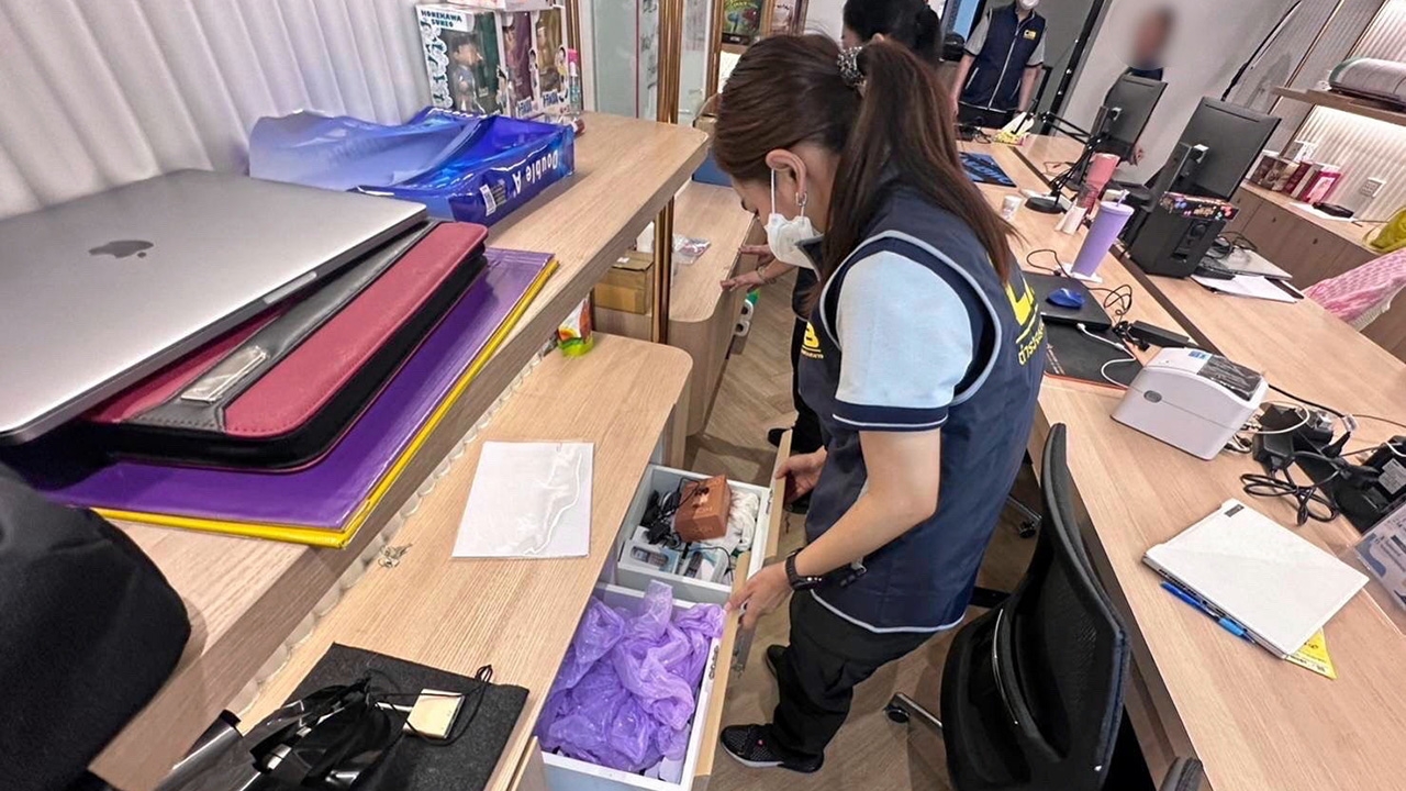 ตกแต่งบัญชี "เส้นด้าย สอดอ สไตล์" ยูทูบเบอร์ดัง ตร.เข้าค้น 4 บริษัทโดนร้องใช้ชีวิตหรู