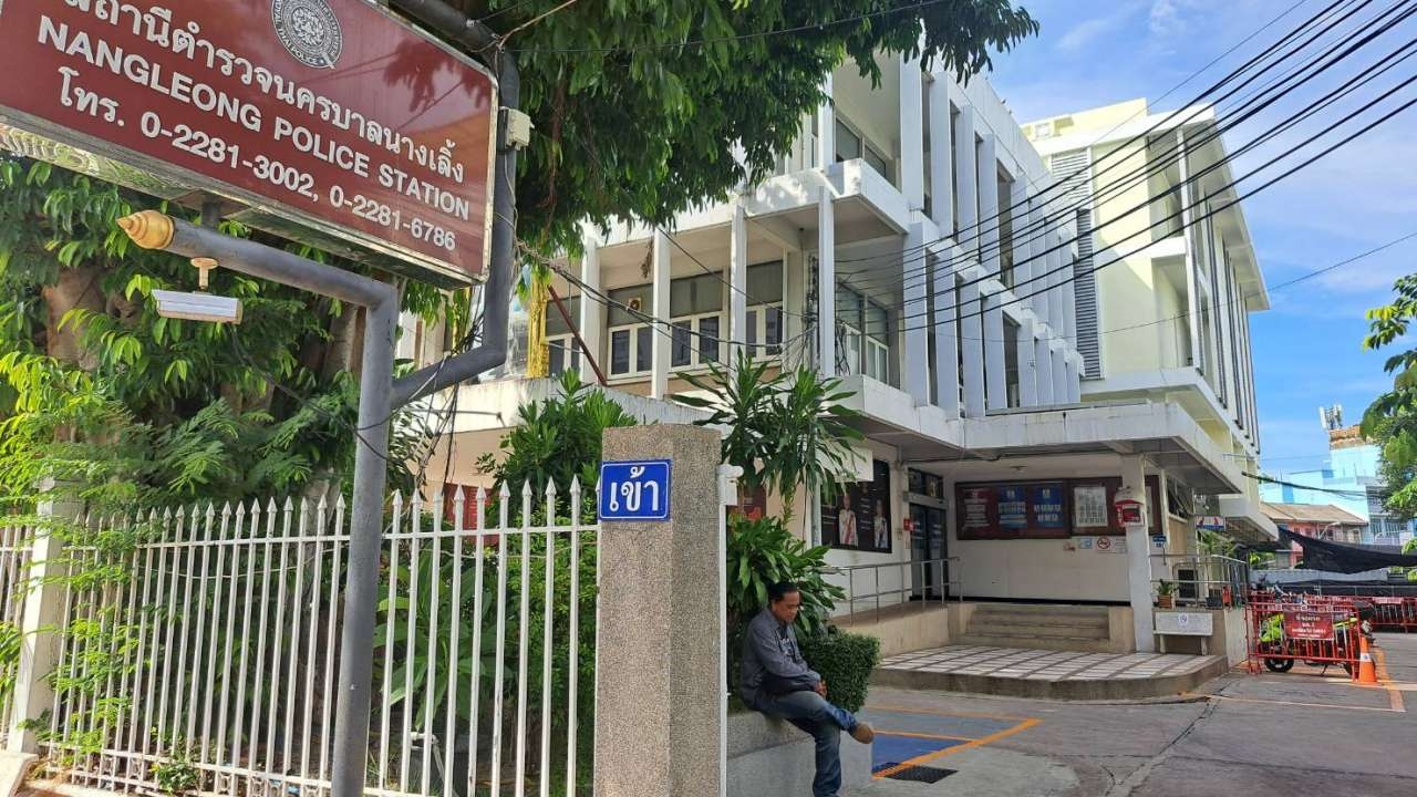 3 ผู้ต้องหาชุดสาธิตซ้อมดับเพลิง ไม่มาโรงพัก หลบทัพนักข่าว ขอพบที่ศาล