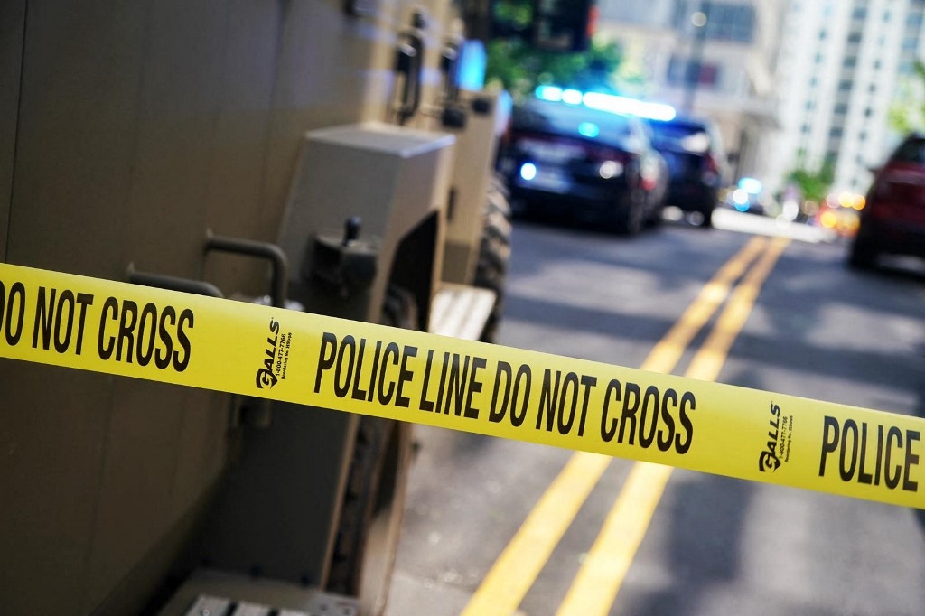 สุดสลด เด็กอเมริกัน 2 ขวบปืนลั่น ถูกแม่ที่อุ้มท้องตายทั้งกลม