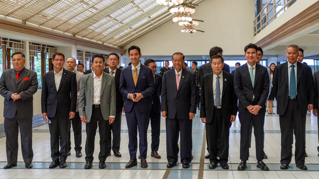 ก้าวไกล เลื่อนถก 8 พรรคร่วมรัฐบาลจากพรุ่งนี้เป็นวันที่ 2 ก.ค. แทน