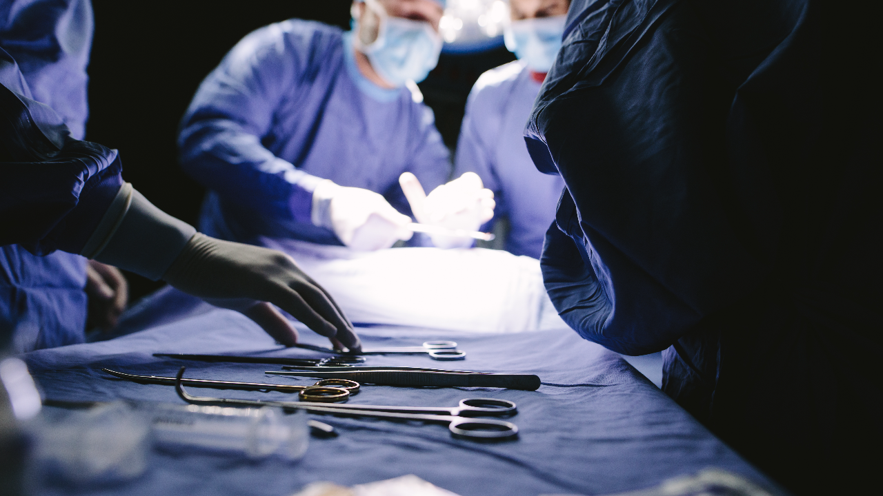 หนุ่มข้องใจ อ้างพาแม่ไปหาหมอ โดนตัดนิ้ว ตัดขา สุดท้ายไม่ได้เป็นโรค