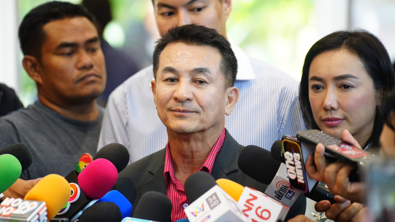 “ชลน่าน” ยืนยัน ไม่มีดีลลับที่อังกฤษ เสียงเพื่อไทยไม่แตกวันโหวตประธานสภา