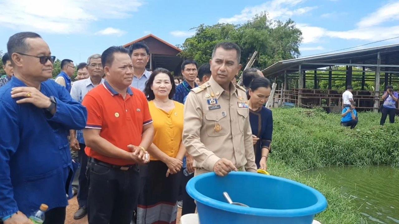 省长看望模范农民“文鹏农场”廊开水产养殖