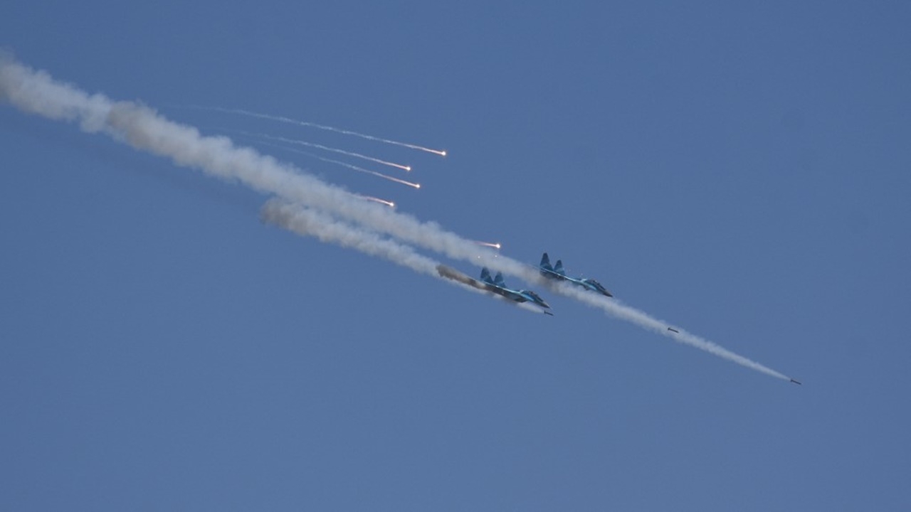 กองทัพเมียนมาโจมตีทางอากาศ ถล่มหมู่บ้าน พลเรือนตาย 10 ศพ เจ็บอื้อ