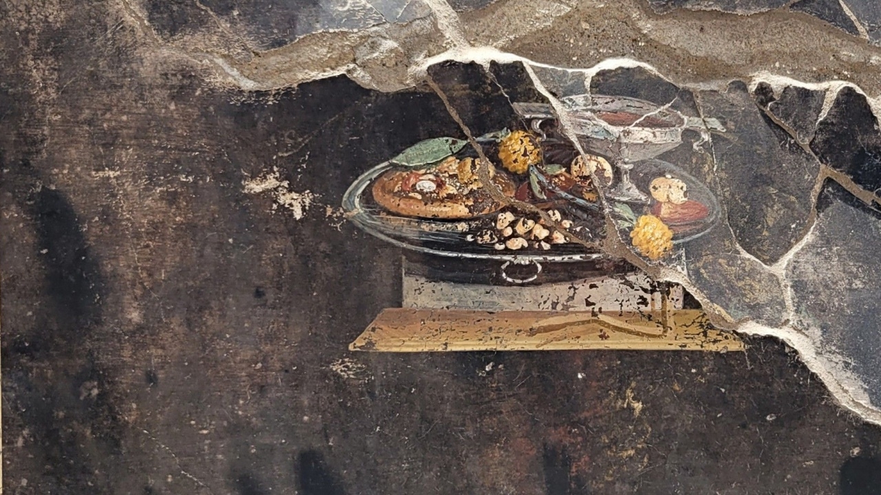 ภาพพิซซ่าโบราณ 2,000 ปีที่ปอมเปอี พบมีรูปสับปะรดประดับ