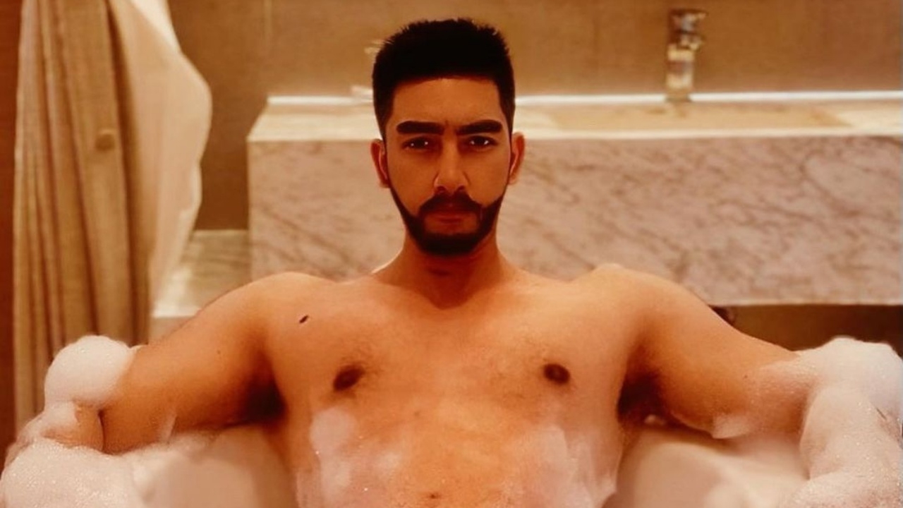 สิงโต เดอะสตาร์ นอนแช่อ่างอาบน้ำอวดหุ่นแซ่บ ท่อนล่างต้องเซนเซอร์