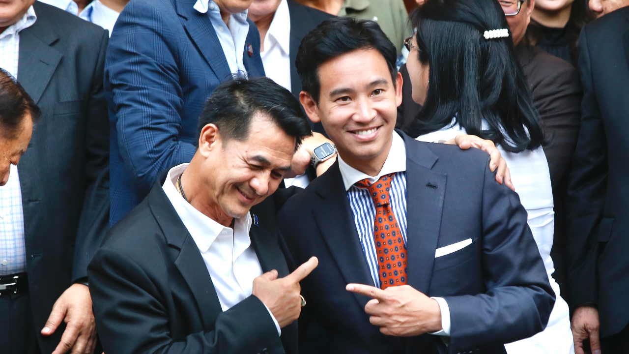 "พิธา-หมอชลน่าน" พูดตรงกัน เรื่องเพื่อไทยยอมถอยตำแหน่งประธานสภา ให้รอฟังทีมเจรจา