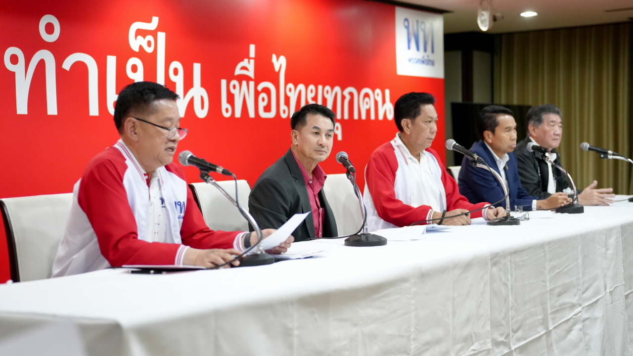 "เพื่อไทย" ปิดห้องประชุม ส.ส.ถกหาข้อสรุปปมประธานสภา ก่อนเจรจา "ก้าวไกล"