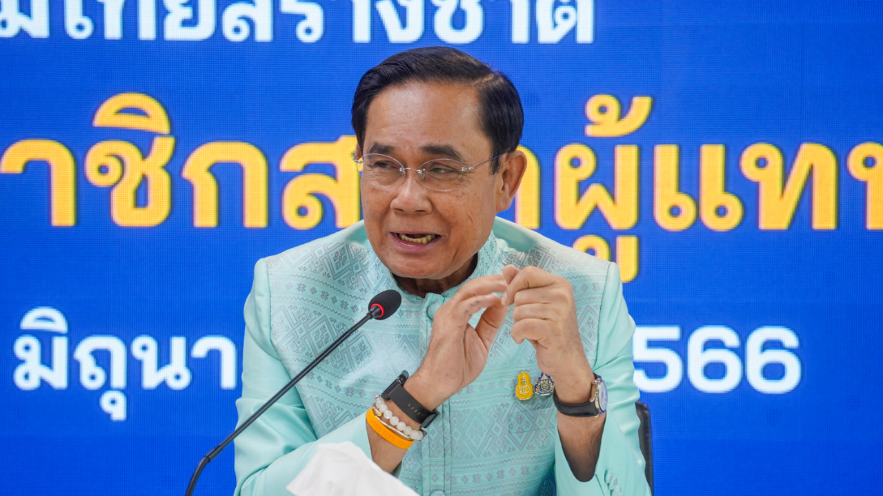 “บิ๊กตู่” ปลอบลูกพรรคที่พลาดเก้าอี้อย่าเสียใจ ย้ำให้ทุกคนลงพื้นที่อย่าทิ้งประชาชน 