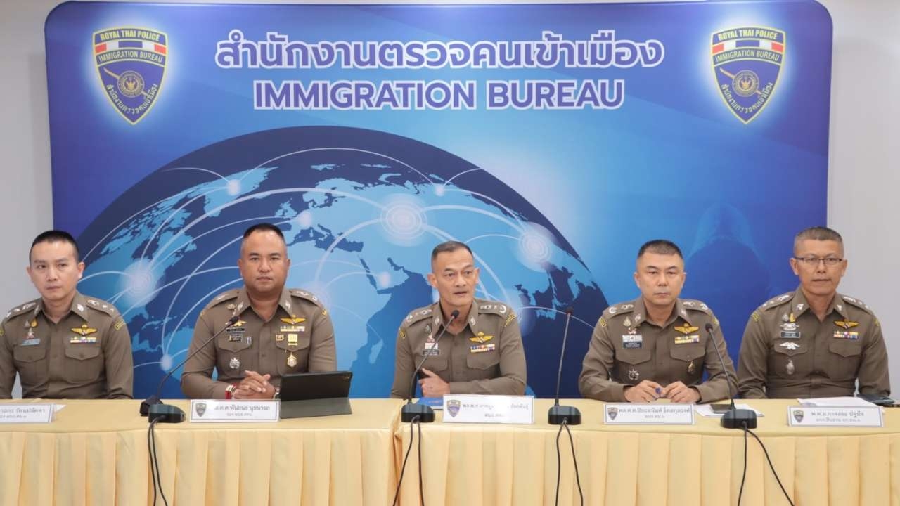 สตม. รวบ 2 ผัวเมียชาวไต้หวัน หนีหมายจับฉ้อโกง 4 พันล้าน กบดานไทย 20 ปี