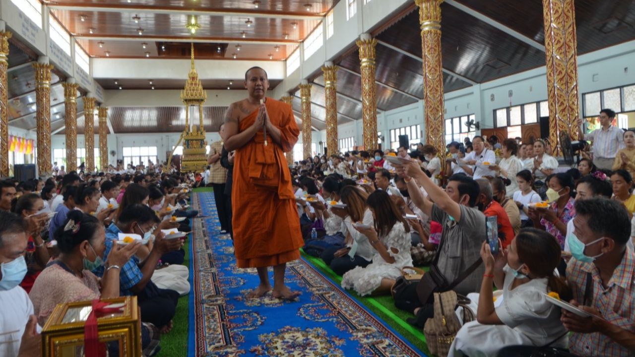 งานใหญ่ ไหว้ครูวัดเดิมบาง ลูกศิษย์มากว่า 5 พันคน อัศจรรย์อาทิตย์ทรงกลด