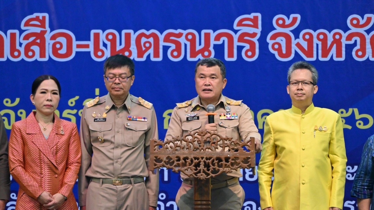 ปลัด มท. มอบชุดลูกเสือ-เนตรนารี สร้างโอกาสความเท่าเทียมให้เด็ก