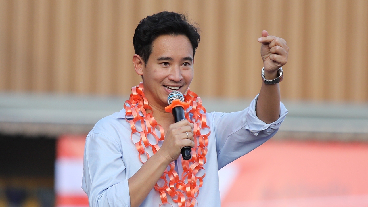 ทางสองแพร่งของพิธา