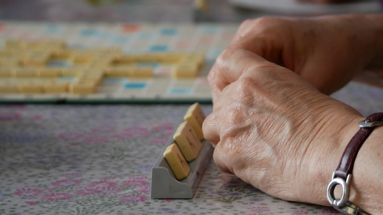 บอร์ดเกมกับผู้สูงอายุ ชะลอความเสื่อมของสมองจากโรคอัลไซเมอร์ 