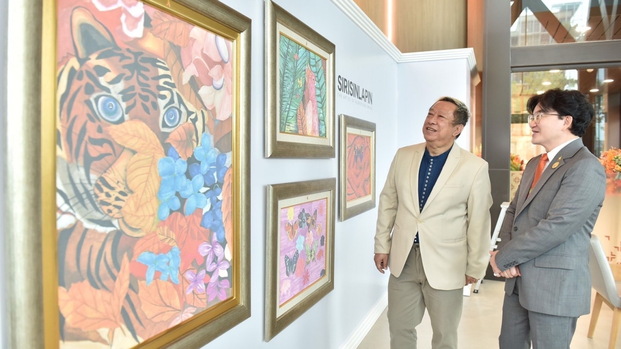 ก้อง ปิยะ นำทีมนักแสดงร่วมถวายพระพร ชื่นชมพระปรีชาสามารถ