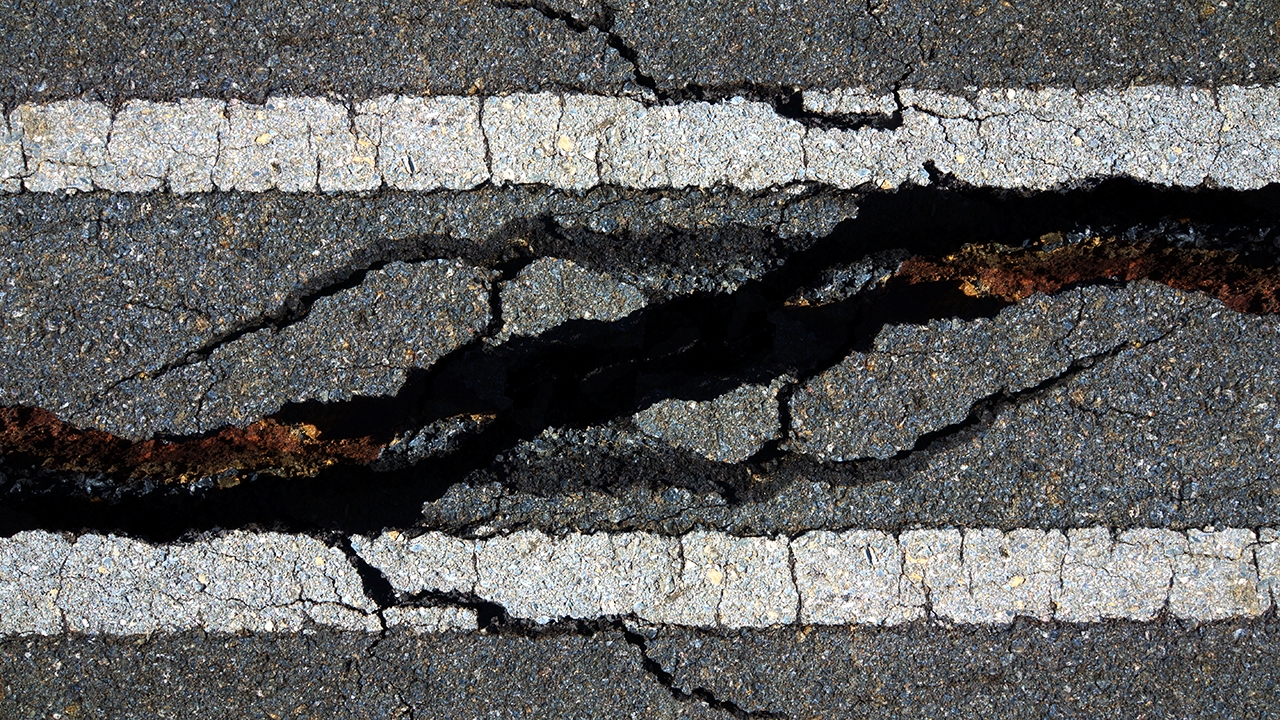 ถนนเลี่ยงเมือง ขอนแก่น ถูกน้ำกัดเซาะโอกาสที่ถนนยุบตัวสูงมาก วอนหน่วยงานตรวจสอบแก้ไขด่วน