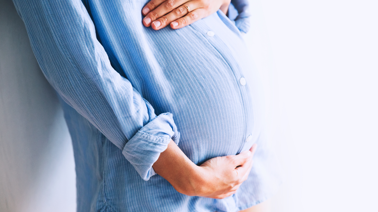 หวั่นเกิดอันตราย หมอแล็บฯ เตือนคลิปไวรัลแม่สายชิลคลอดลูกในน้ำที่บ้าน