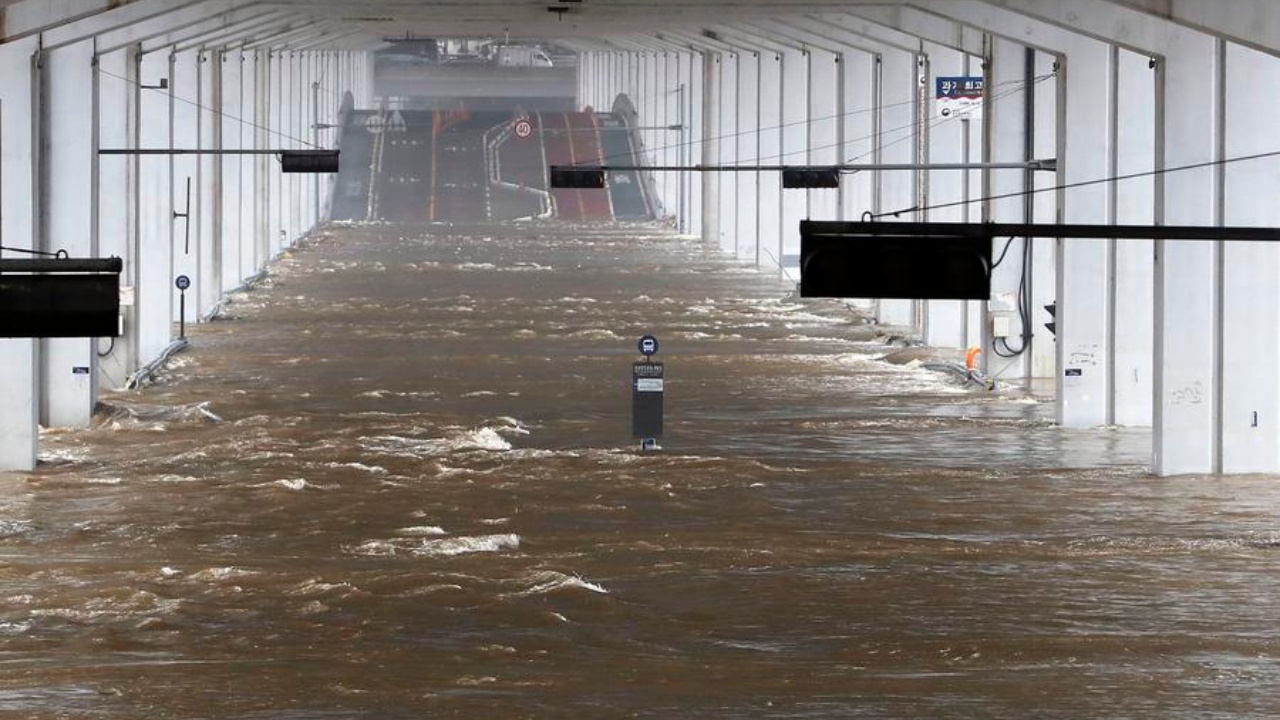 กรุงโซลอ่วม ฝนตกหนัก น้ำท่วม ดินถล่มเกาหลีใต้ ตายพุ่ง 22 ศพแล้ว