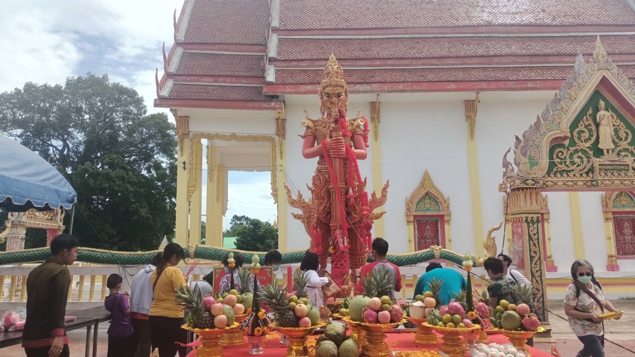 ได้ฤกษ์มงคล สาธุชนร่วมพิธีเบิกเนตร "ท้าวเวสสุวรรณ" ส่องเลขเด็ดงวดนี้ลุ้นรวย