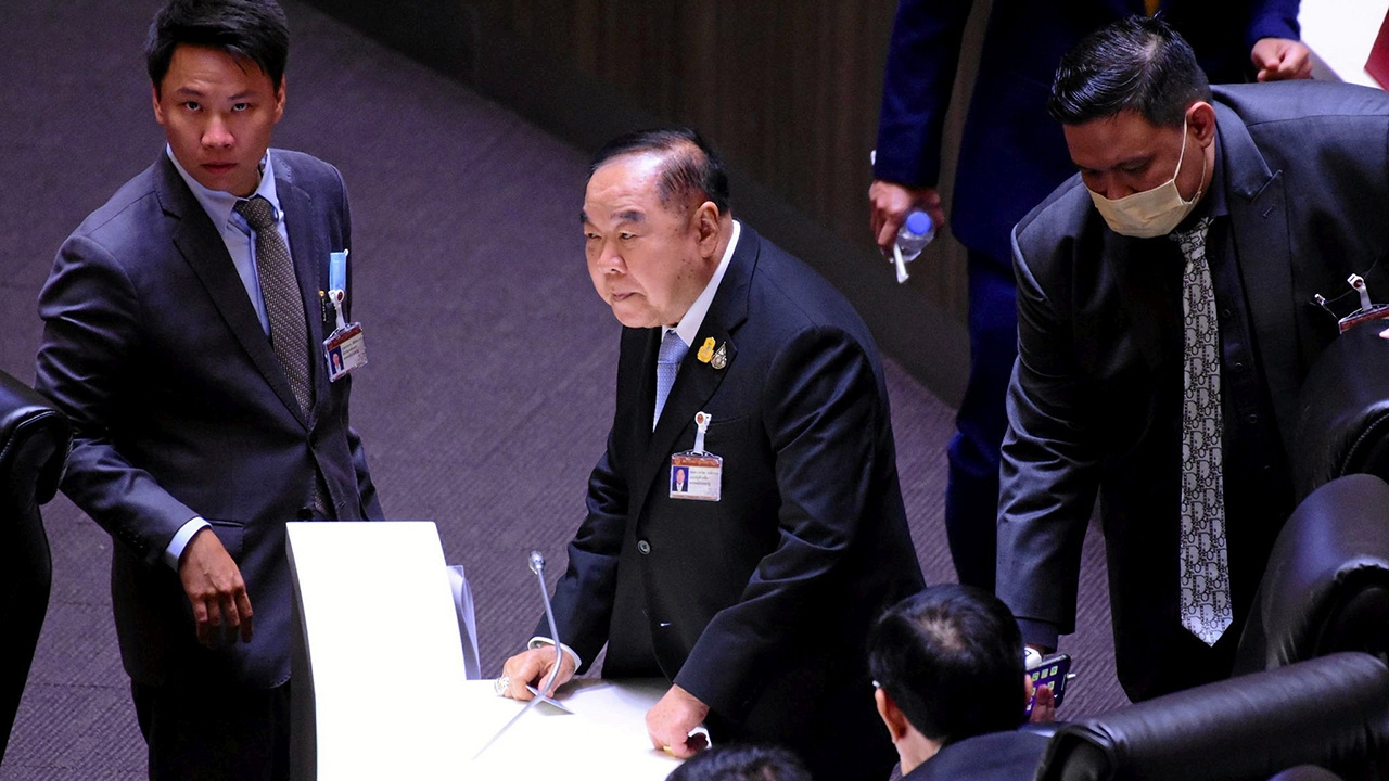 เข้มแข็ง