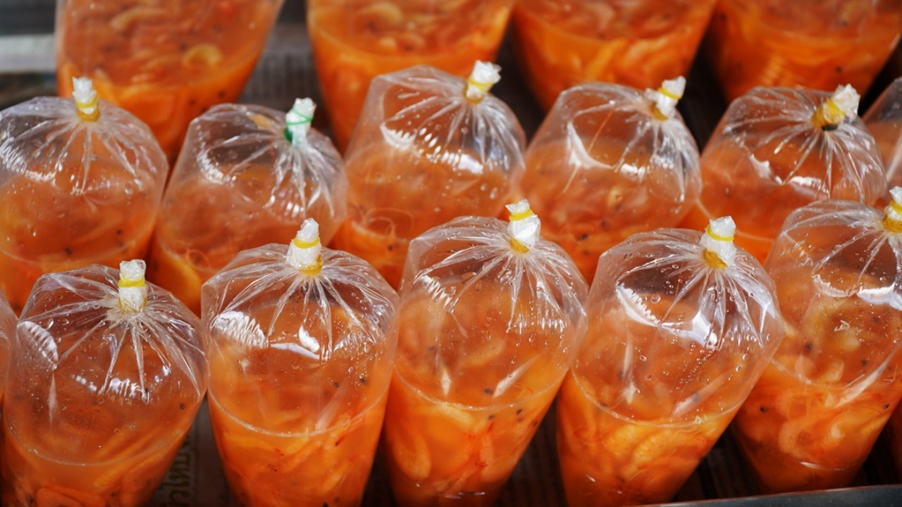 "กุ้งส้ม" เมนูพื้นบ้านพัทลุงจากการถนอมอาหาร สู่ผลิตภัณฑ์ทำรายได้ให้ท้องถิ่น