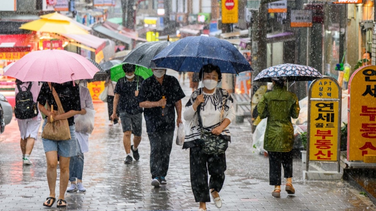 ฝนถล่มเกาหลีใต้ ไฟฟ้าดับ เร่งอพยพ ปชช.