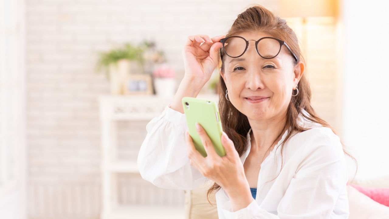 รู้จัก สายตายาวตามวัย ภาวะที่คนวัยหลัก 4 ต้องเจอ