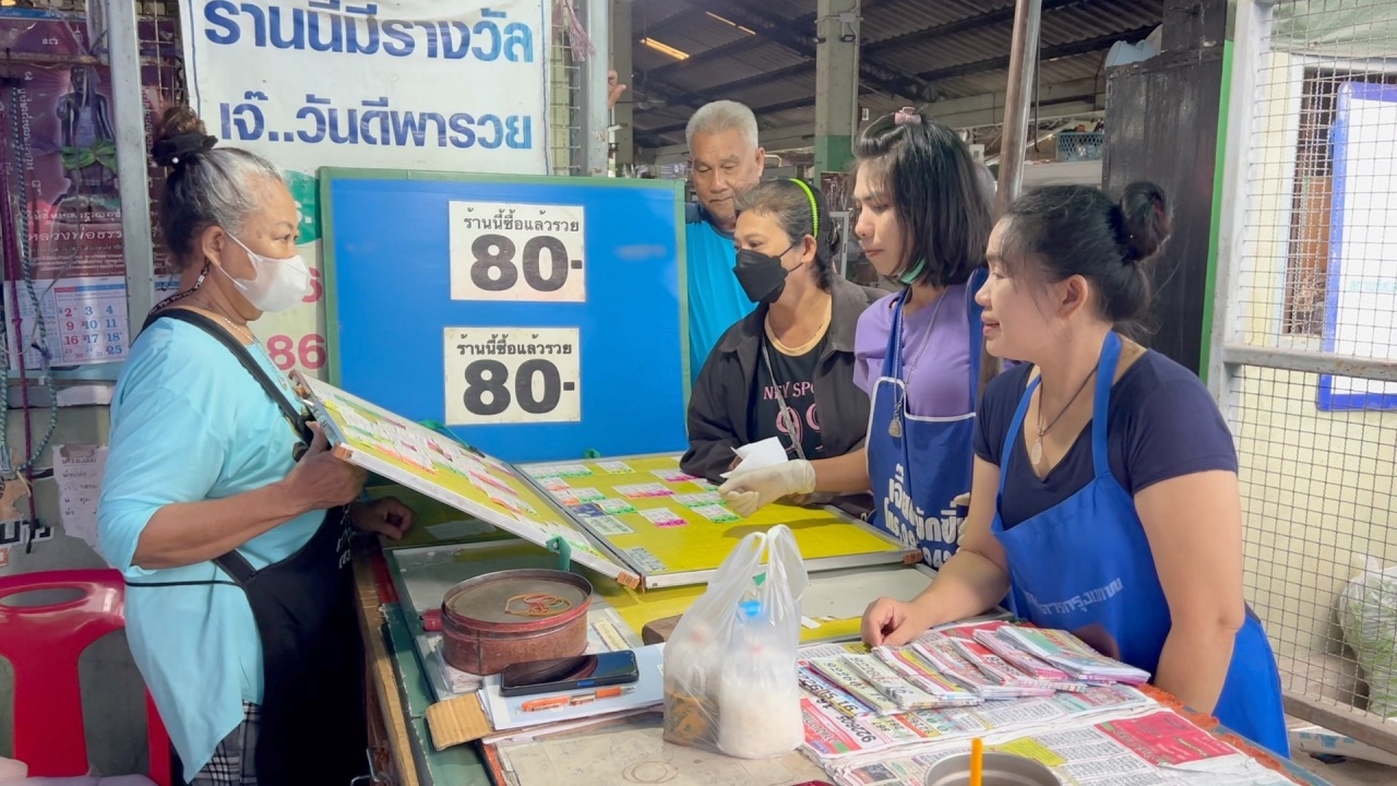 แม่ค้าหวยชัยนาท บอก "เลขดังงวดนี้" 16/7/66 โดนบรรดาคอหวยเหมาเกลี้ยงแผง