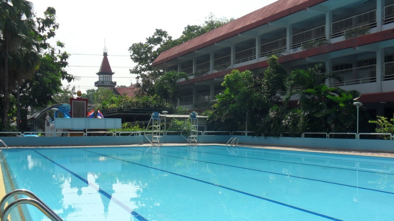 ร.ร.ราชวินิต แจ้งหยุดเรียน 1 วัน หลังถูกใช้เป็นที่พักคอยกำลังพลวันโหวตนายกฯ