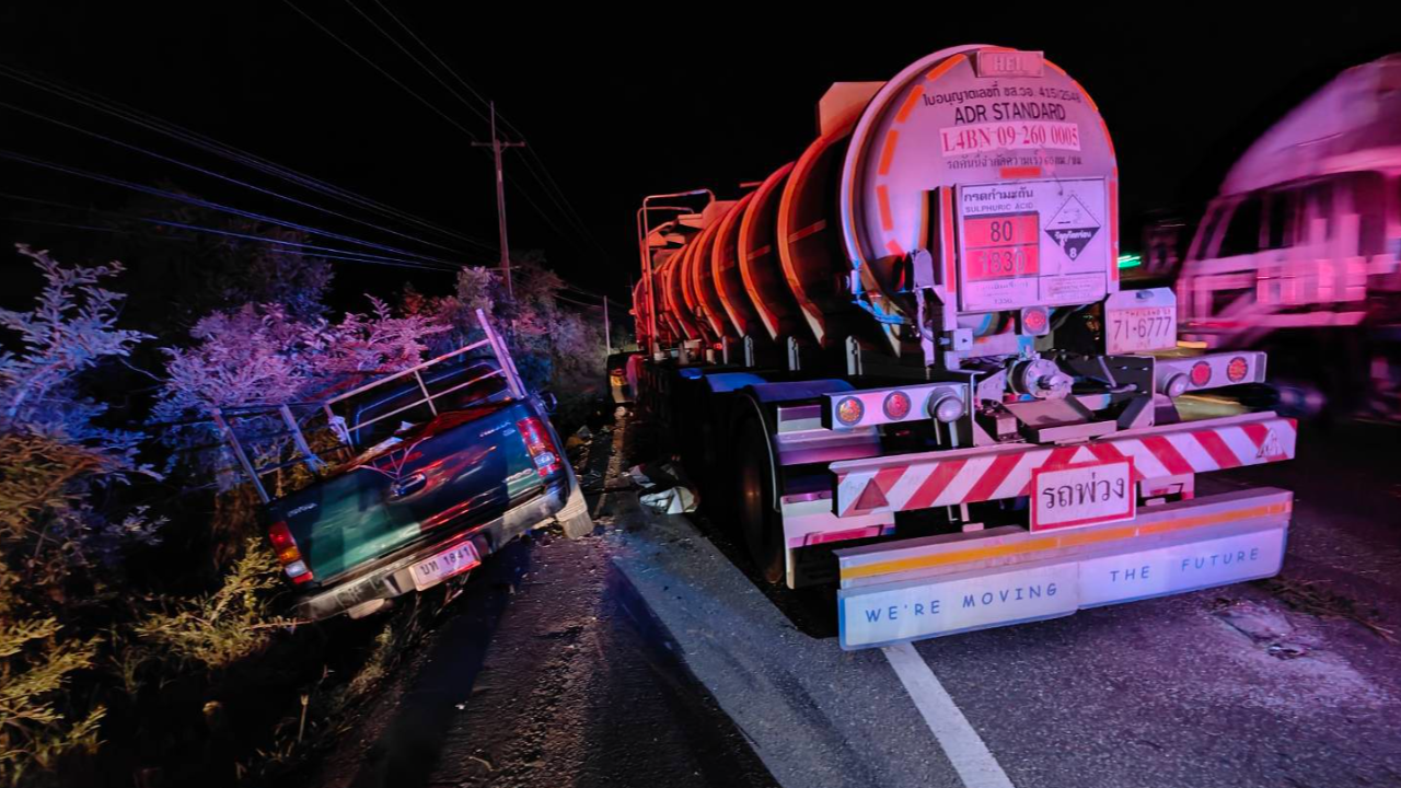 สลด ปิกอัพชนรถพ่วง 5 คนนั่งแค็ปหลัง ตาย 4 สาหัส 1