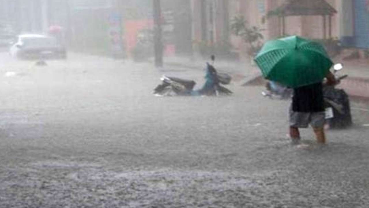 สภาพอากาศ ทั่วไทยยังชุ่มฉ่ำ ฝนตกต่อเนื่อง คนกรุงเผชิญฝนร้อยละ 80