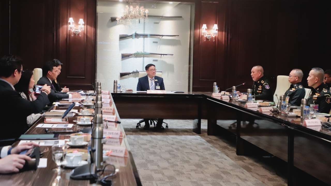 ทบ. หารือ รมช.คลัง จัดสรรที่ดิน ทบ.ให้ ปชช.ใช้ประโยชน์ นำร่อง จ.อุดรฯ