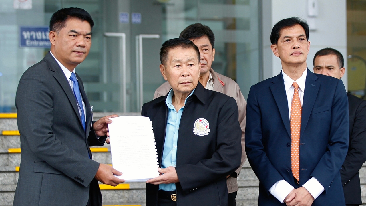 บิ๊กเซอร์ไพรส์ฟ้องนายกฯ "เสรีพิศุทธ์" ยื่น ป.ป.ช.ปมแต่งตั้ง "บิ๊กต่อ" เป็น ผบ.ตร.