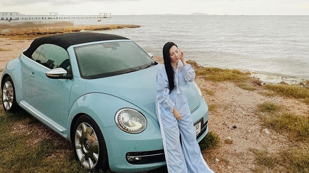 ขยี้ตาแรง ดีเจต้นหอม โพสต์รูปกับรถหรู เชื่อคอหวยแอบโฟกัสเลขทะเบียนสวย