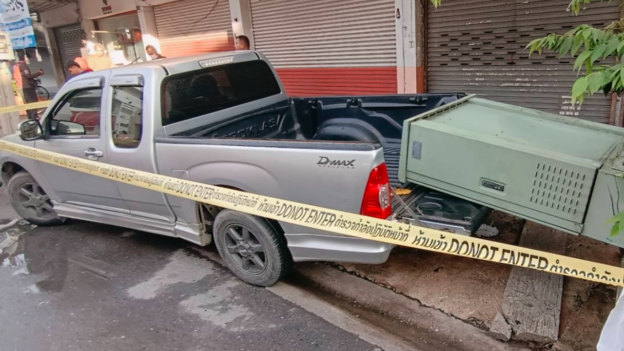 2 โจรชะตาขาด ขโมยตู้ชุมสายโทรศัพท์ พลาดท่าถูกไฟช็อตดับ คีมตัดเหล็กคามือ 