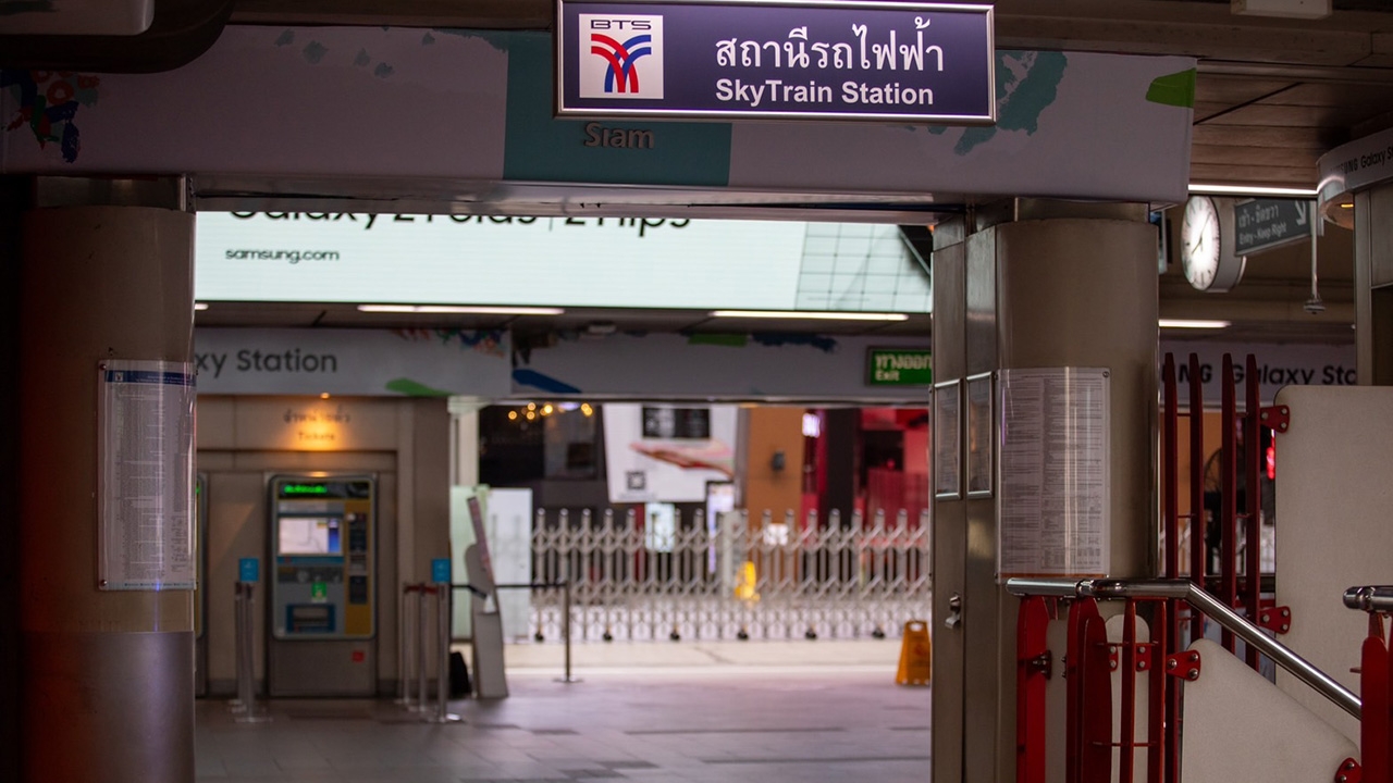 ยิงกลางห้างสะท้อนอะไร?