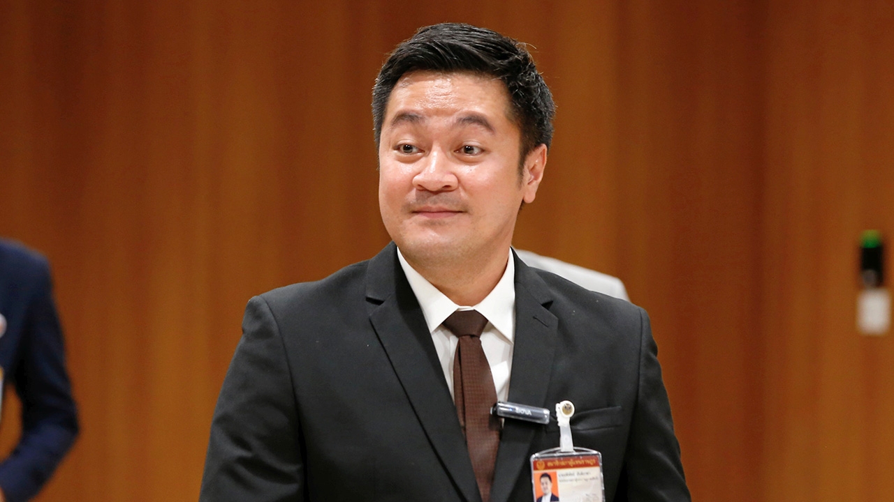 อย่าล้มประชาธิปไตยเสียเอง