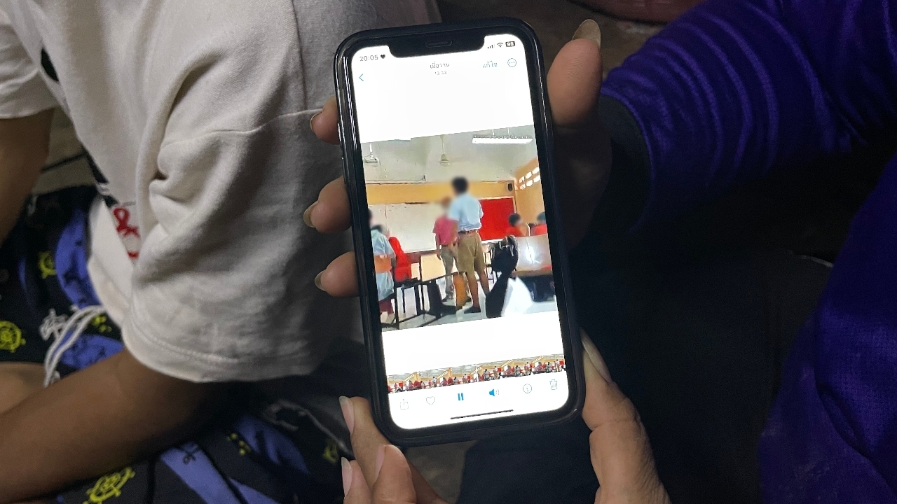 เกินกว่าเหตุหรือไม่ เด็ก ม.2 ถูกครูล็อกคอ กระชากหงายท้องจากเก้าอี้