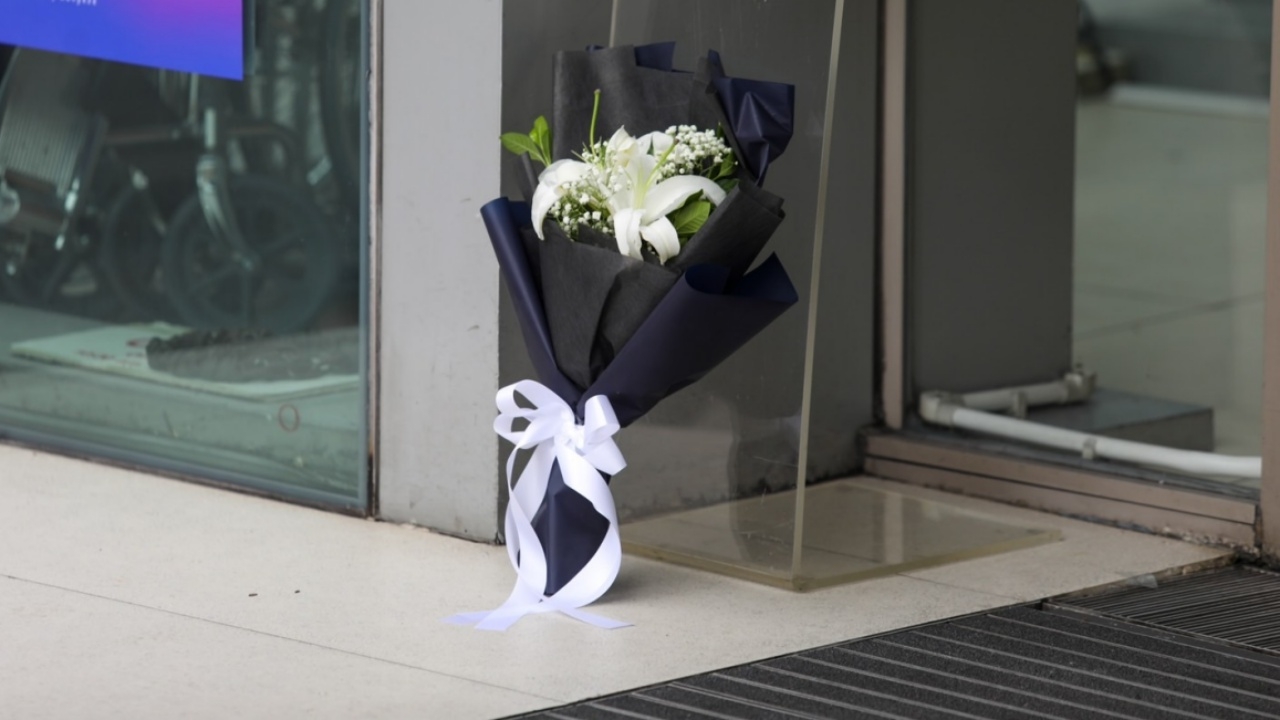 "ร้านเทคทอยส์" อาลัยการจากไปของ ลูกจ้างสาวเมียนมา เหยื่อเหตุยิงใน "พารากอน"