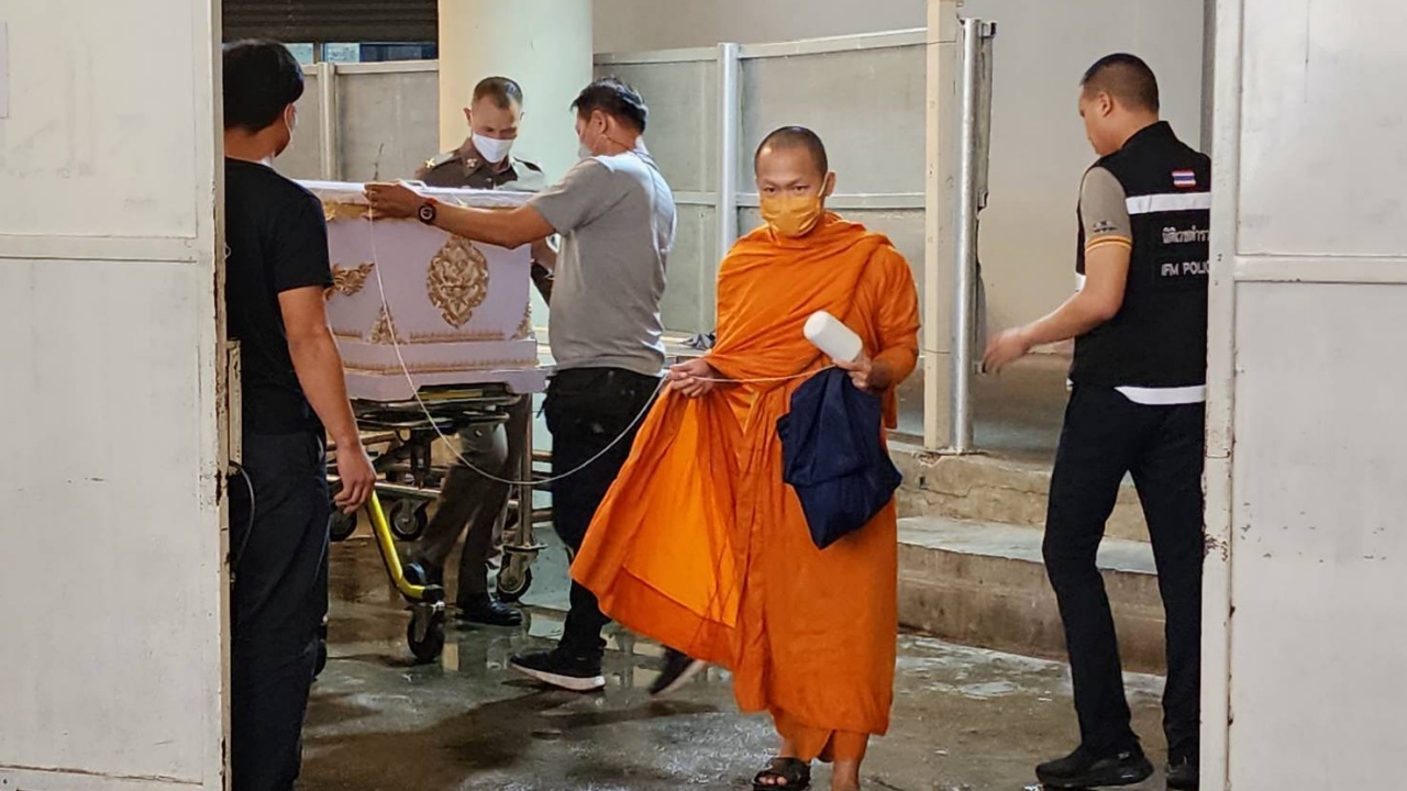 รับศพสาวพม่า เหยื่อเหตุสลดในพารากอน ครอบครัว นทท.จีน ยังทำใจไม่ได้ 